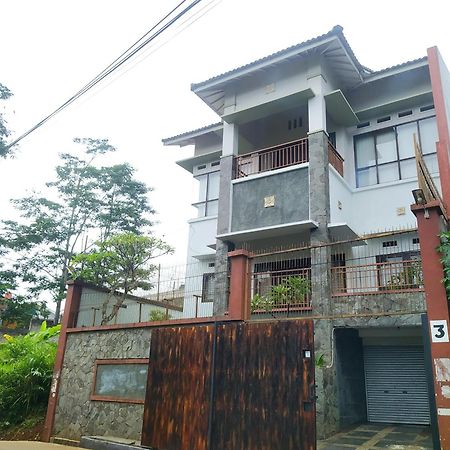 Villa Padasuka Raisa By Grorental Bandung Exteriör bild